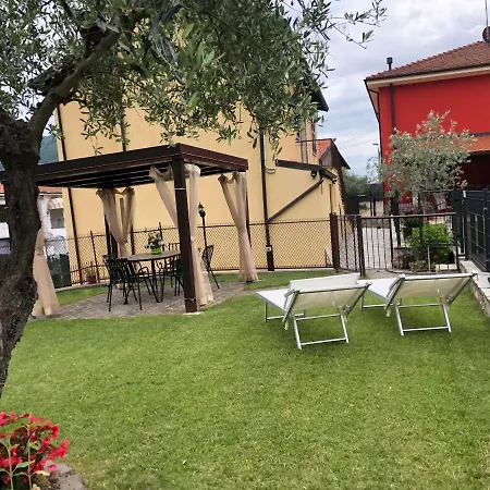 בית נופש Casa Bea Con Piscina E Giardino *