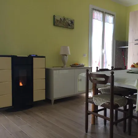 בית נופש Casa Bea Con Piscina E Giardino *