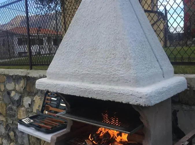 Vakantiehuis Casa Bea Con Piscina E Giardino Caravonica